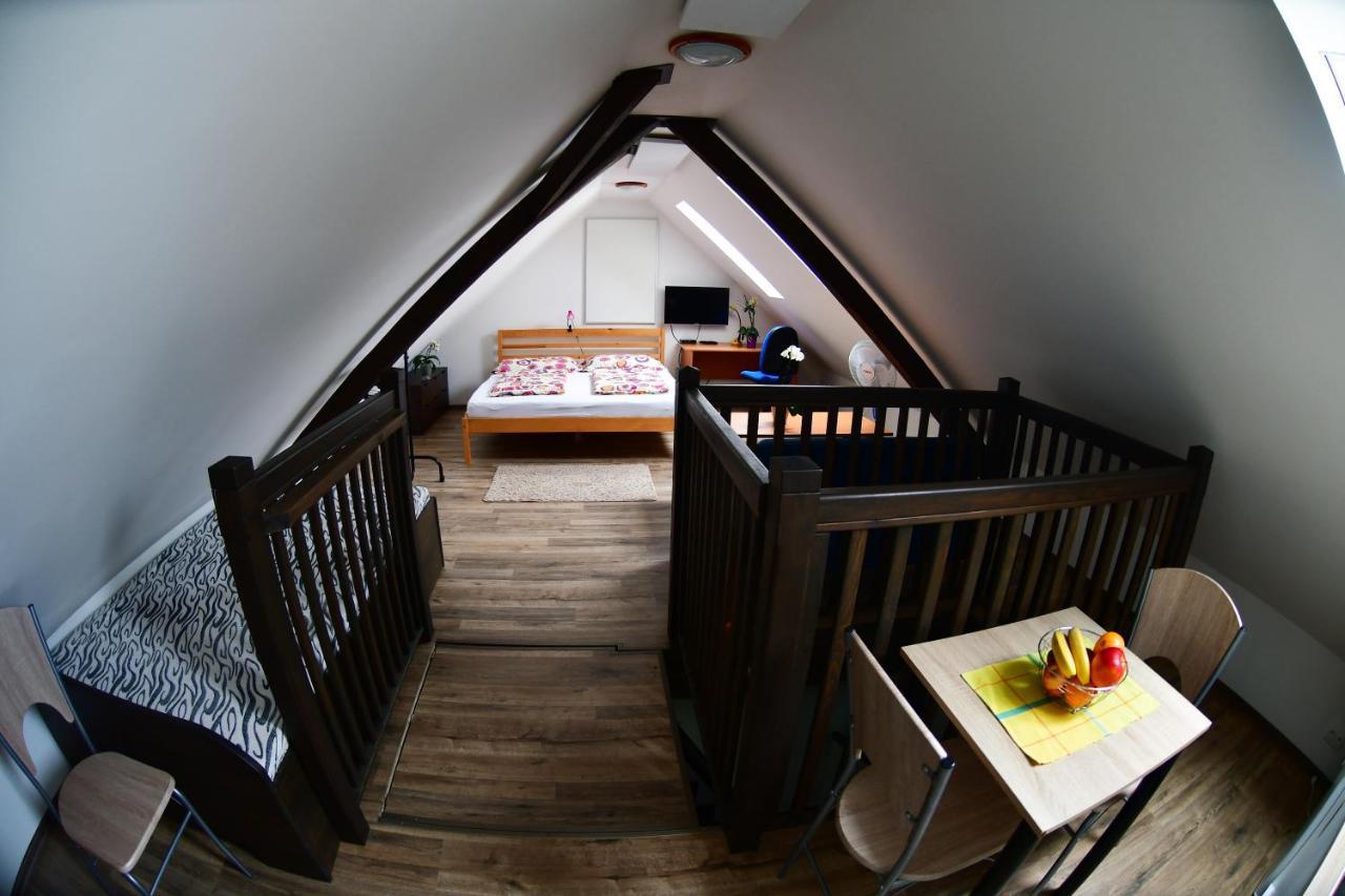 Na Utesu Apartman Jindřichŭv Hradec Kültér fotó